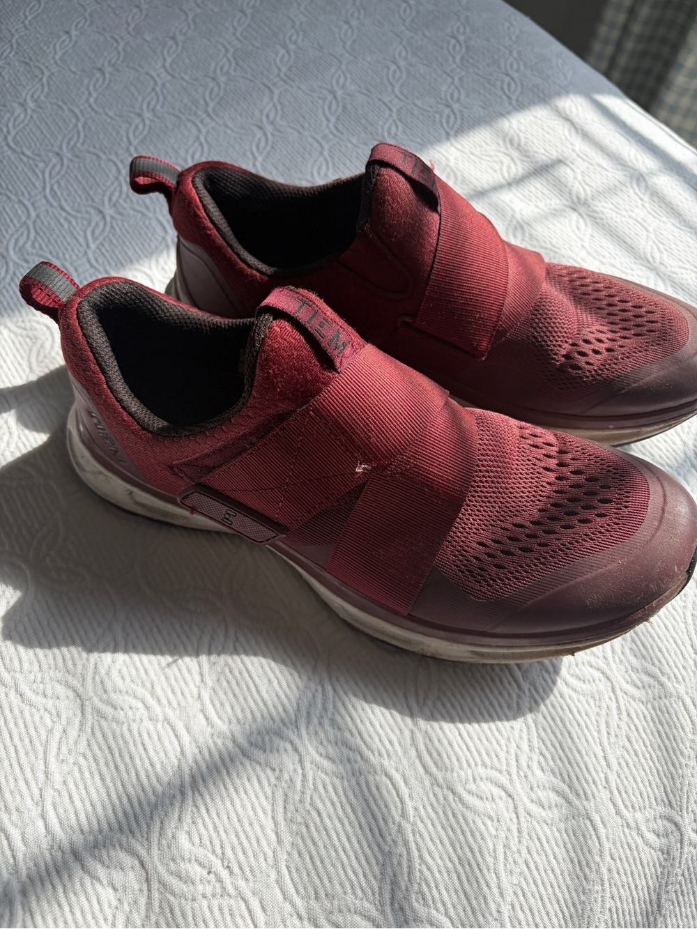 Women's TIEM cycling shoes in Burgundy